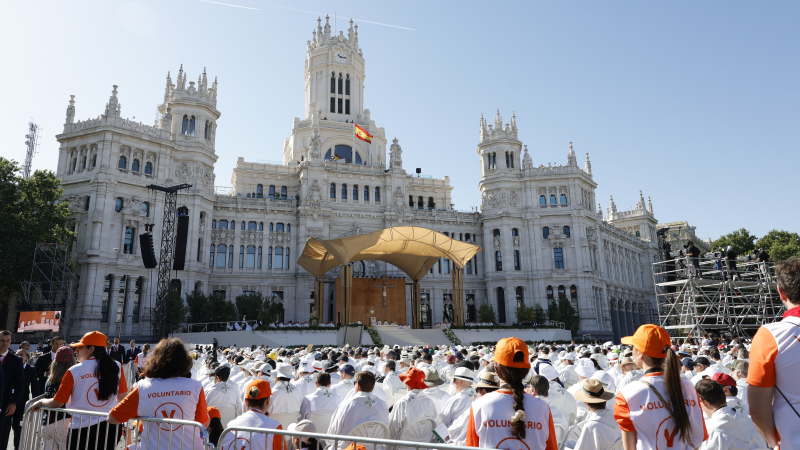 Madrid se vistió de blanco y amarillo para recibir al Sumo Pontífice